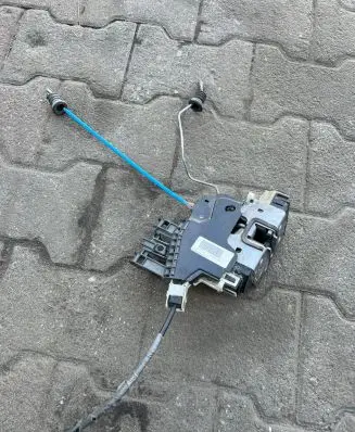 Mercedes-Benz ML W166 Front door lock 1667200435