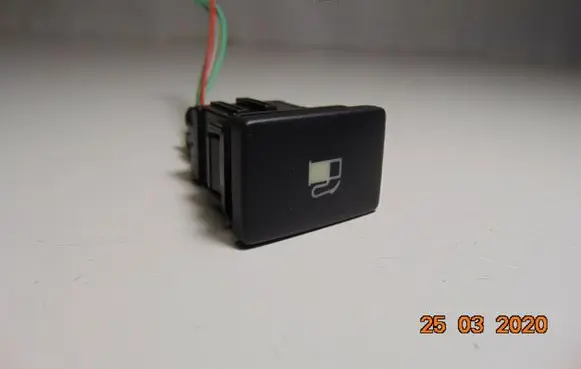 Toyota Avensis T270 Fuel tank opening switch 