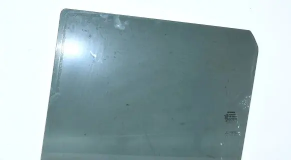Nissan Juke I F15 Rear door window glass