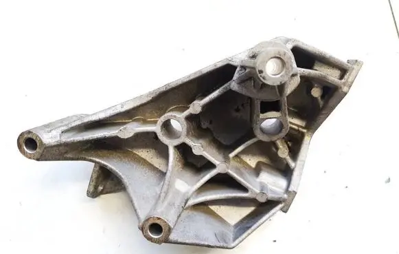 Volkswagen Polo Engine mounting bracket 045199207