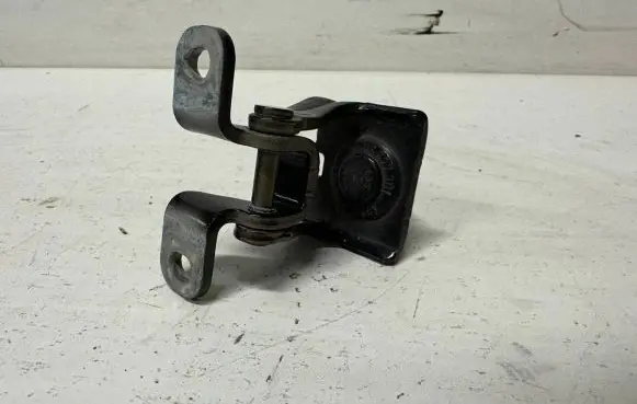BMW 1 E81 E87 Front door upper hinge