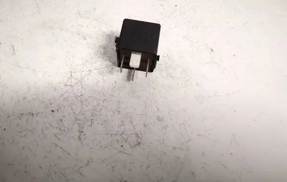 Mercedes-Benz A W169 Other relay a0025421319 v23134-b52-x336