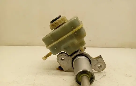 BMW 5 E60 E61 Master brake cylinder 32067179