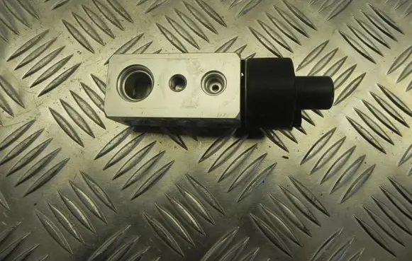 Hyundai Kona I Air conditioning (A/C) expansion valve EAS16M017