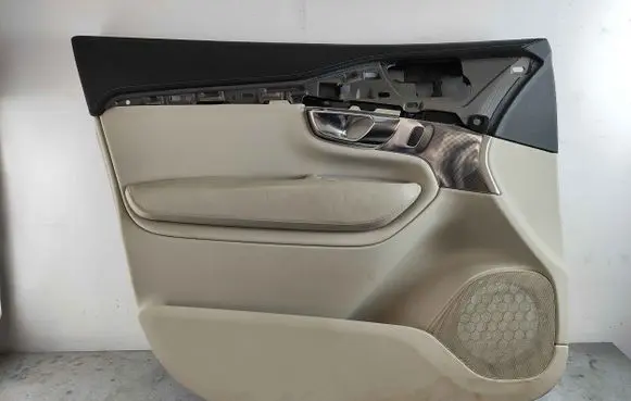 Volvo XC90 Front door card panel trim 39832022