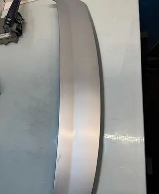 Tailgate/trunk spoiler