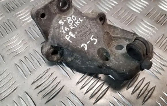 Volvo S80 Engine mounting bracket 8634123