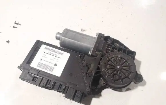 Toyota Corolla E120 E130 Front door window regulator motor 0130821765