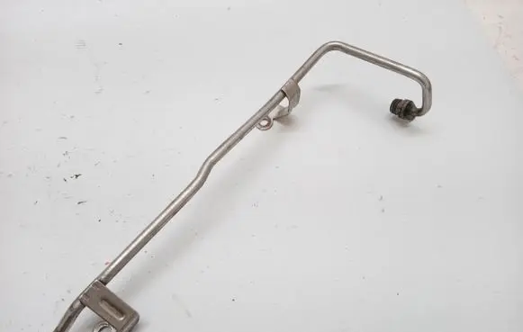 Volkswagen PASSAT B6 Engine coolant pipe/hose 03C121469F