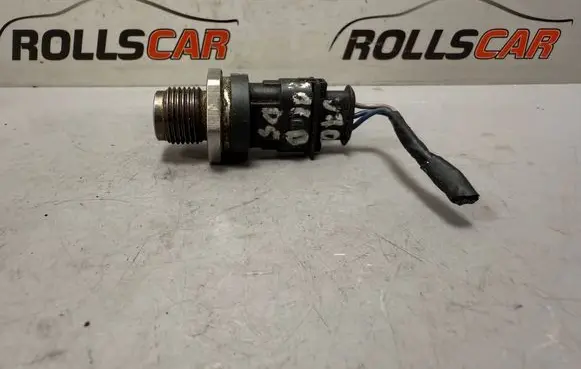 Volvo V70 Fuel pressure sensor 0281002952