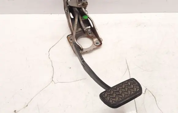 Toyota Yaris Brake pedal