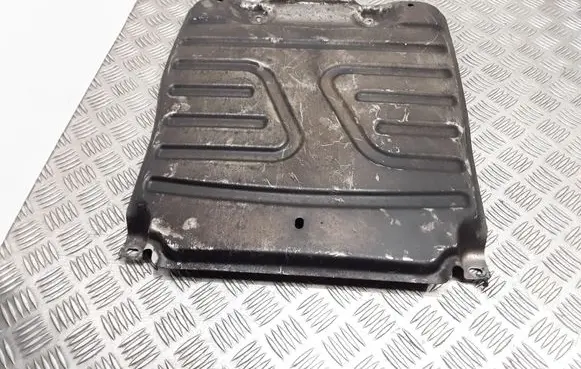 Volkswagen Touran III Heat shield in engine bay 5QA825230