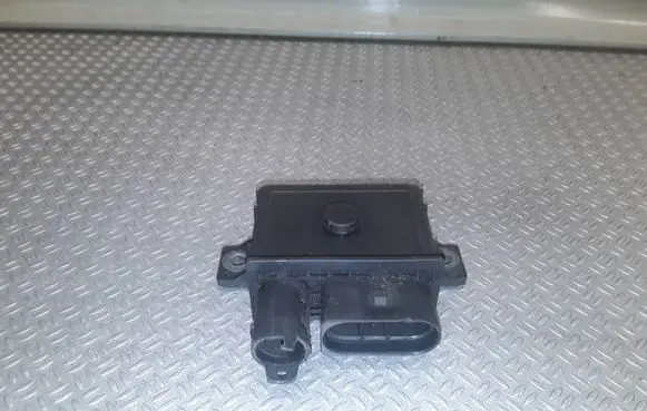 BMW 3 E90 E91 Glow plug pre-heat relay 0522120701