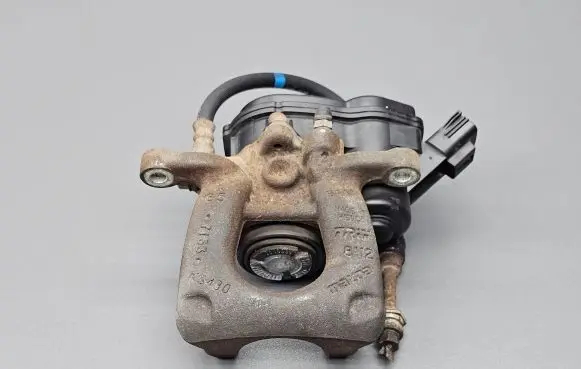 Mazda 3 III Rear brake caliper 32355597