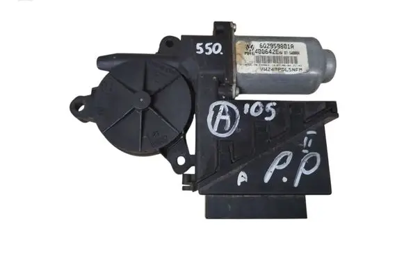 Volkswagen Polo IV 9N3 Front door window regulator motor 6Q2959801A