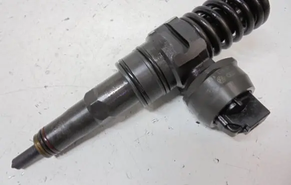 Skoda Octavia Mk2 (1Z) Fuel injector 038130073AG