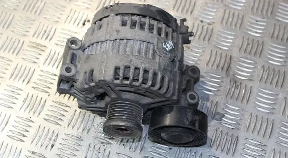 BMW 3 E92 E93 Generator/alternator 7550469