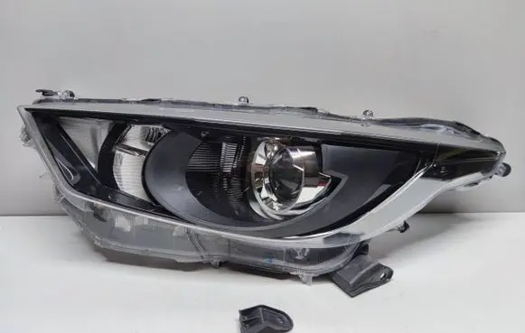 Toyota Yaris XP210 Headlight/headlamp EUK06
