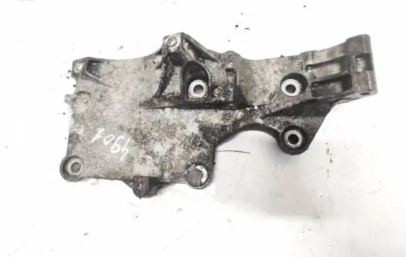 Engine mounting bracket