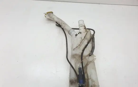 Renault Clio III Windshield washer fluid reservoir/tank