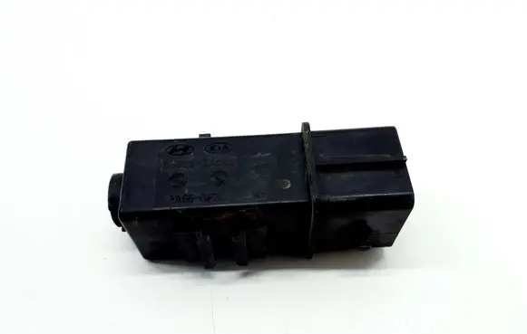 Hyundai Tucson TL Glow plug pre-heat relay 368332A000