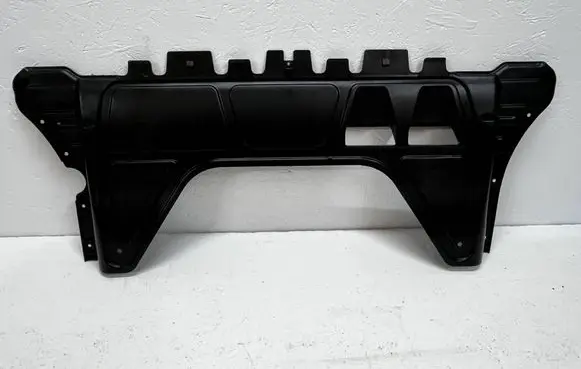 Volkswagen PASSAT B8 Engine splash shield/under tray 3Q0825235A