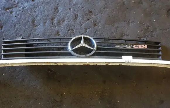 Mercedes-Benz Vito Viano W638 Front bumper upper radiator grill A638880415