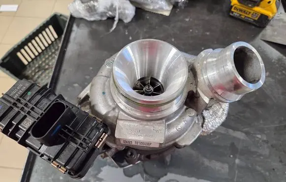 BMW 5 G30 G31 G38 Turbo 8579212 94209303
