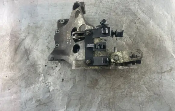 Opel Astra H Fuel pump bracket 55187918