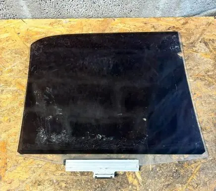 Mercedes-Benz E W124 Rear door window glass 43R001190