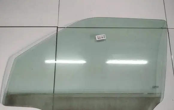 Suzuki Swift I Front door window glass four-door as2