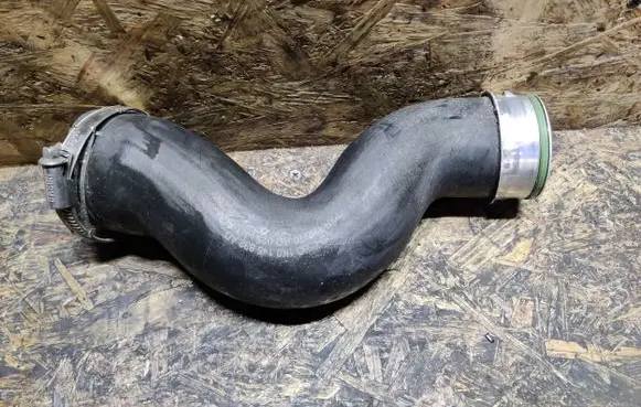 Volkswagen Jetta VI Intercooler hose/pipe 1K0145832AD