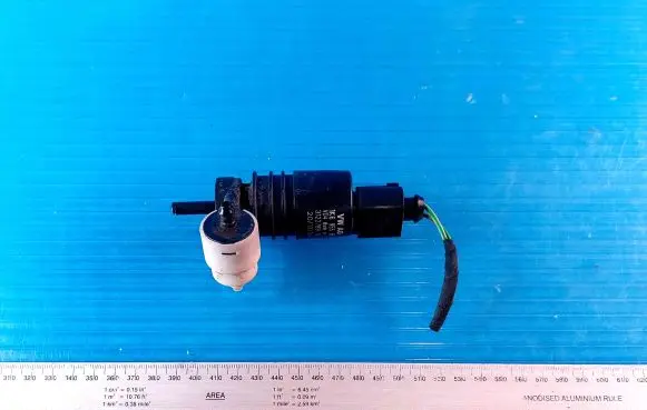 Volkswagen PASSAT B7 Windscreen/windshield washer pump 1K6955651 3122789