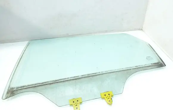 Nissan Qashqai Rear door window glass AS2