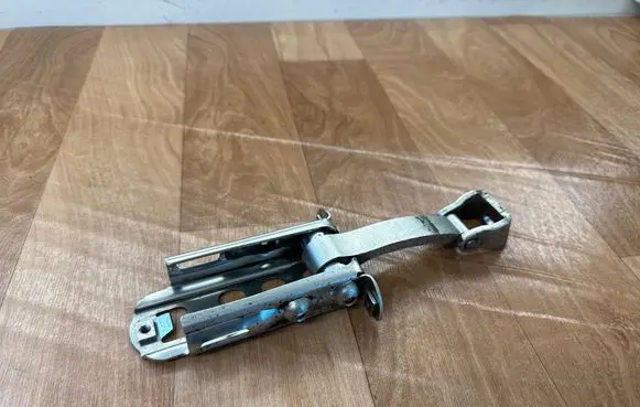 Mercedes-Benz Sprinter W906 Front door check strap stopper