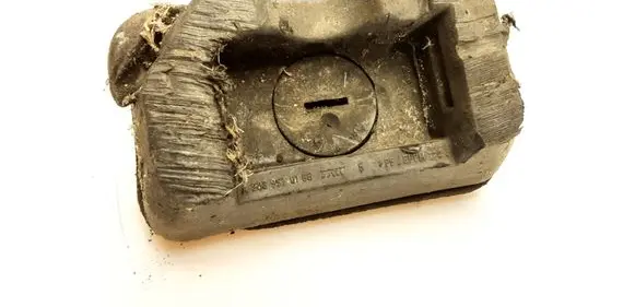Mercedes-Benz CLS C219 Jacking socket point A2039970186