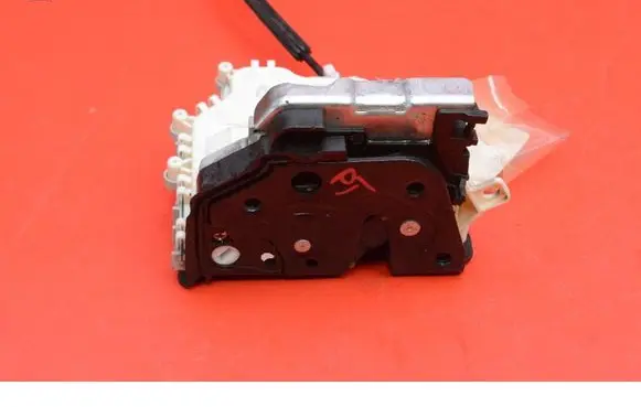 Audi A4 S4 B8 8K Rear door lock 8K0839016E