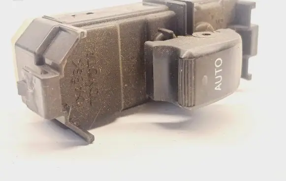 Toyota Corolla Verso E121 Electric window control switch 8403013031
