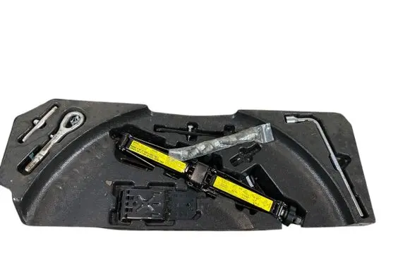 Mercedes-Benz ML W164 Tool set 