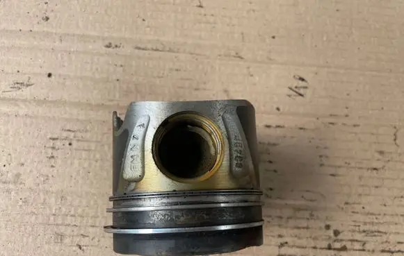 Mercedes-Benz Sprinter W906 Piston 83L118