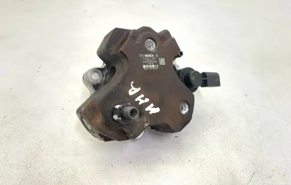 BMW X3 E83 Fuel injection high pressure pump 7798333 0445010146