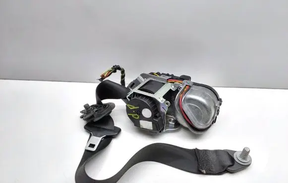 Mercedes-Benz S W221 Front seatbelt 33043797