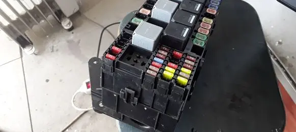 Ford Transit Custom Relay mounting block BK2T14401DDF