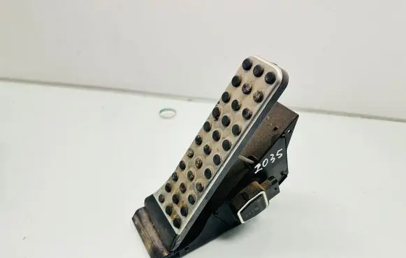 Mercedes-Benz GLK (X204) Accelerator throttle pedal A2043000504 110713