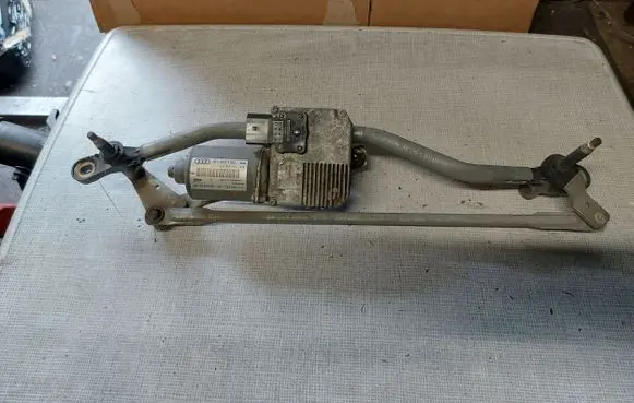 Audi A5 8T 8F Front wiper linkage and motor 8T1955023D