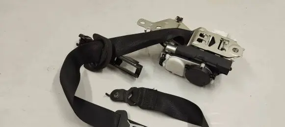 Mercedes-Benz GLE (W166 - C292) Front seatbelt A1668601400