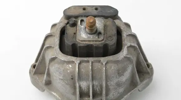 BMW 1 E81 E87 Engine mount bracket 13981112