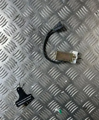 Fuel tank cap lock