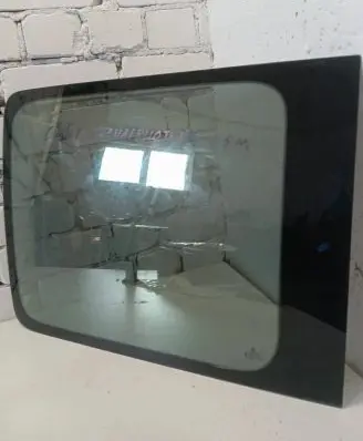 Volkswagen Caddy Rear side window 43R001583 DOT682M3222AS2 E000231