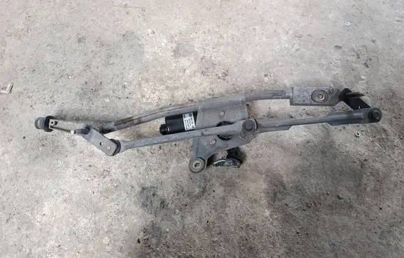 Volvo S60 Front wiper linkage and motor 8648345